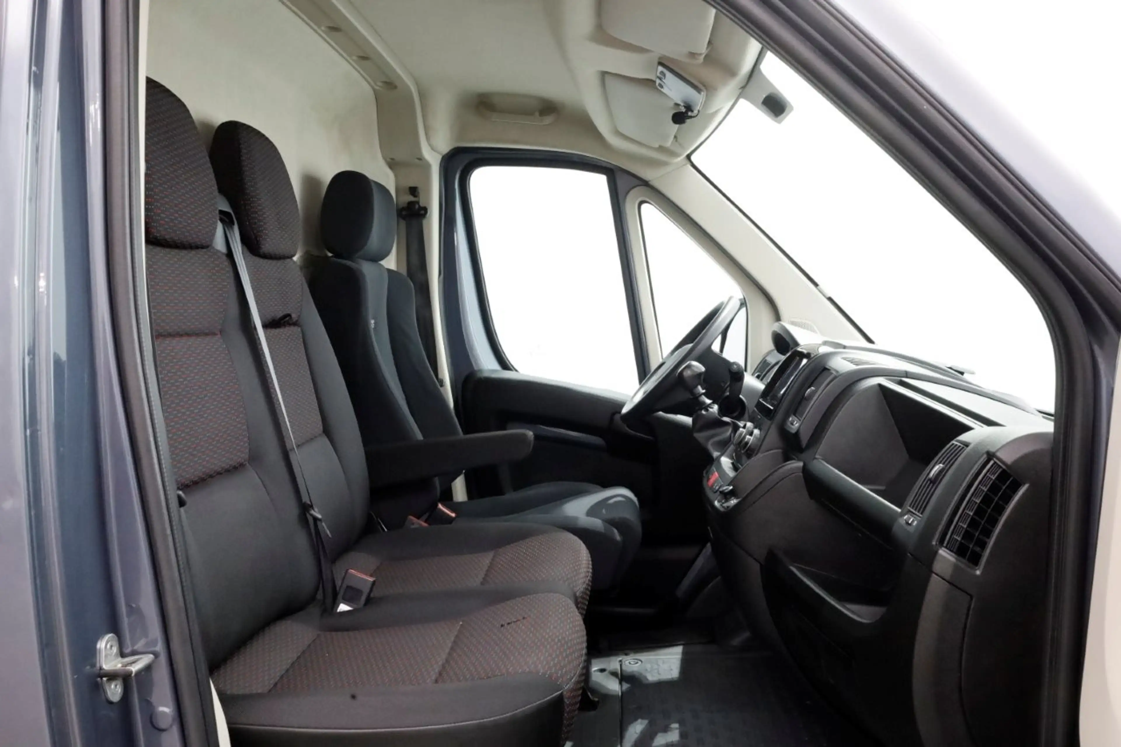 Peugeot Boxer 335 2.2 BlueHDi 140pk L3H3 Premium Airco/Camera 04 — photo 3