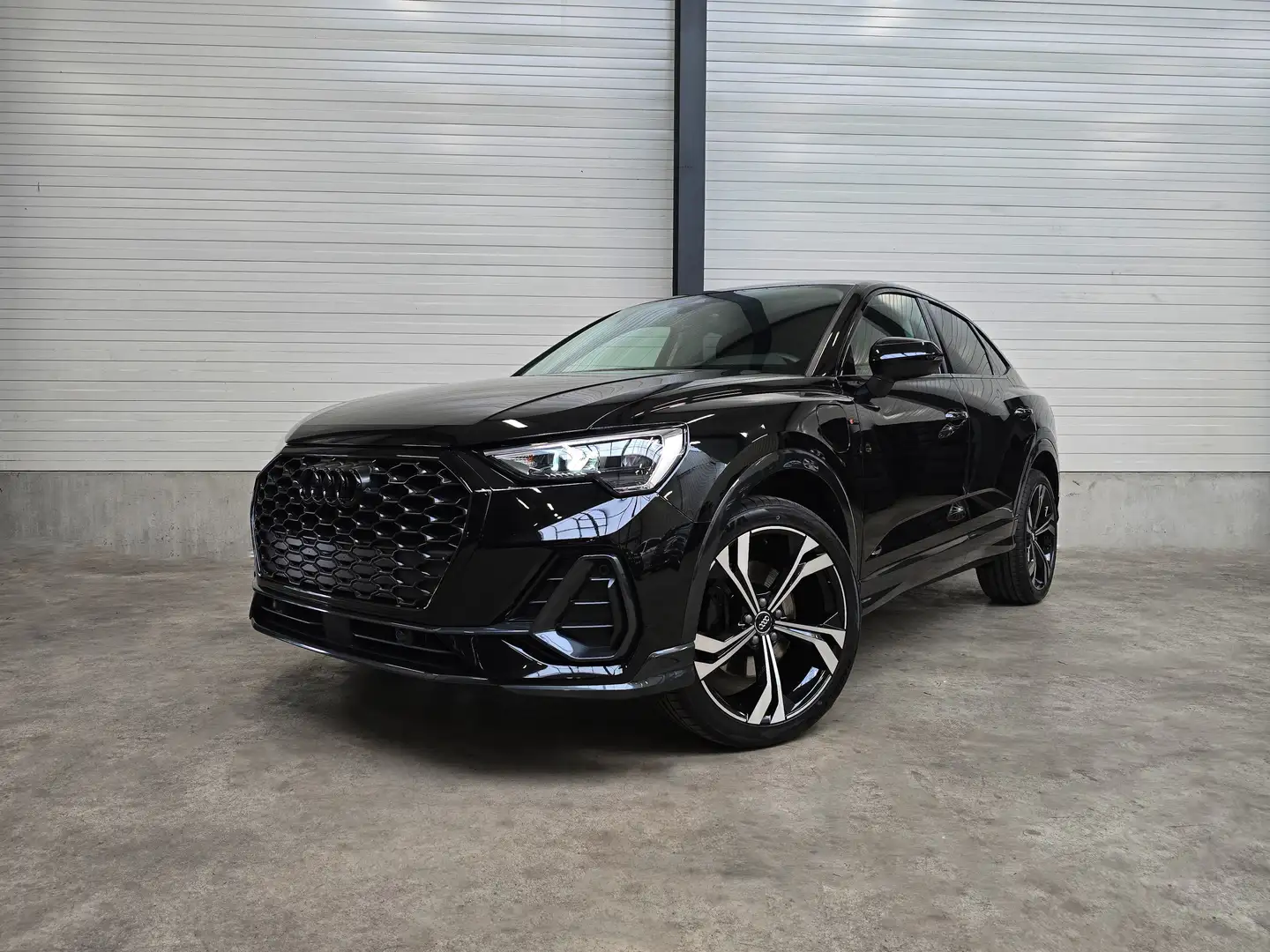 Audi Q3 TFSIe✖️SPORTBACK | S-LINE | FULL BLACK|CARPLAY Noir - 1