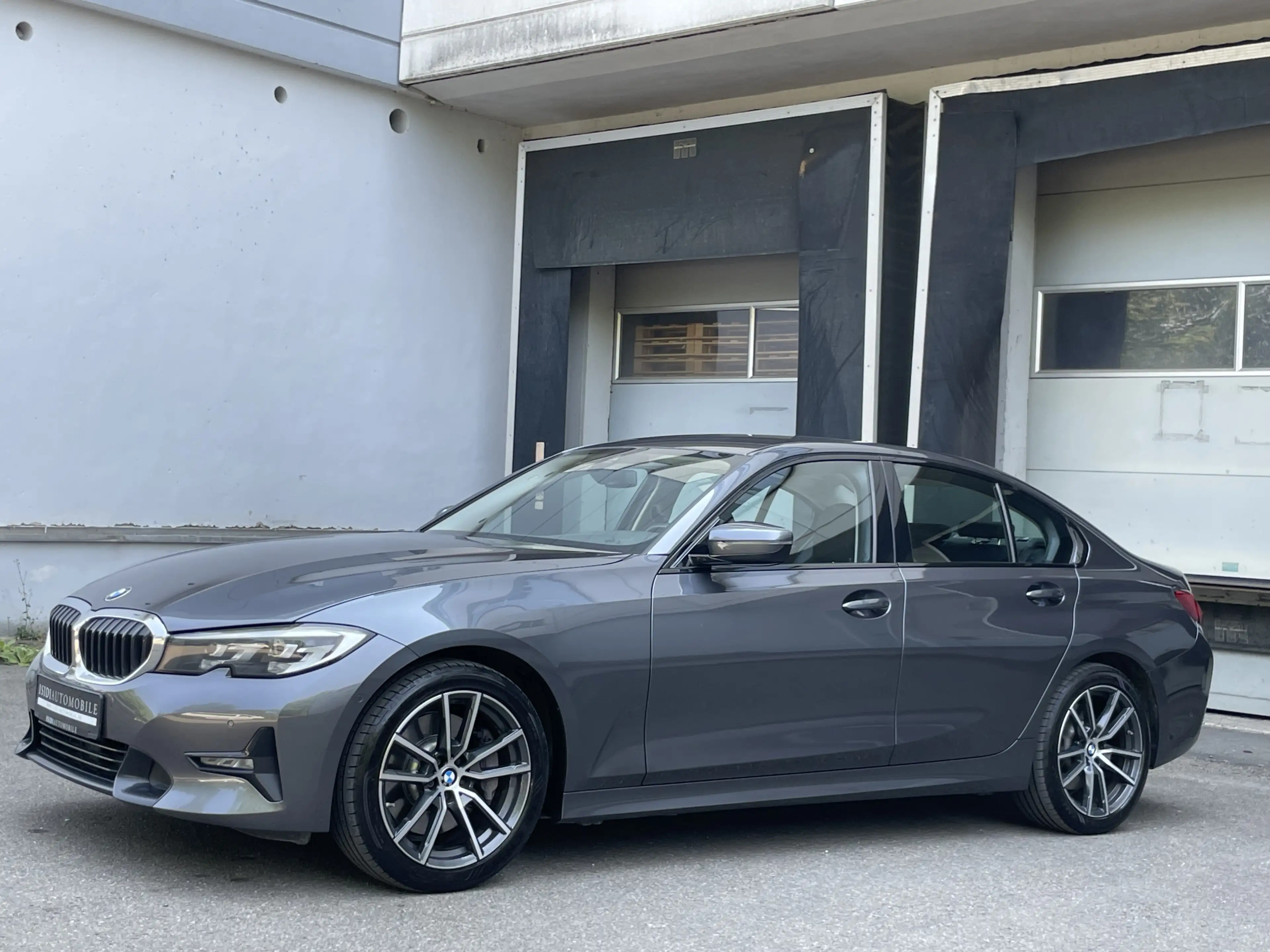 BMW 330 i Sport Line LED Live-Cockpit Ambiente AHK — photo 2
