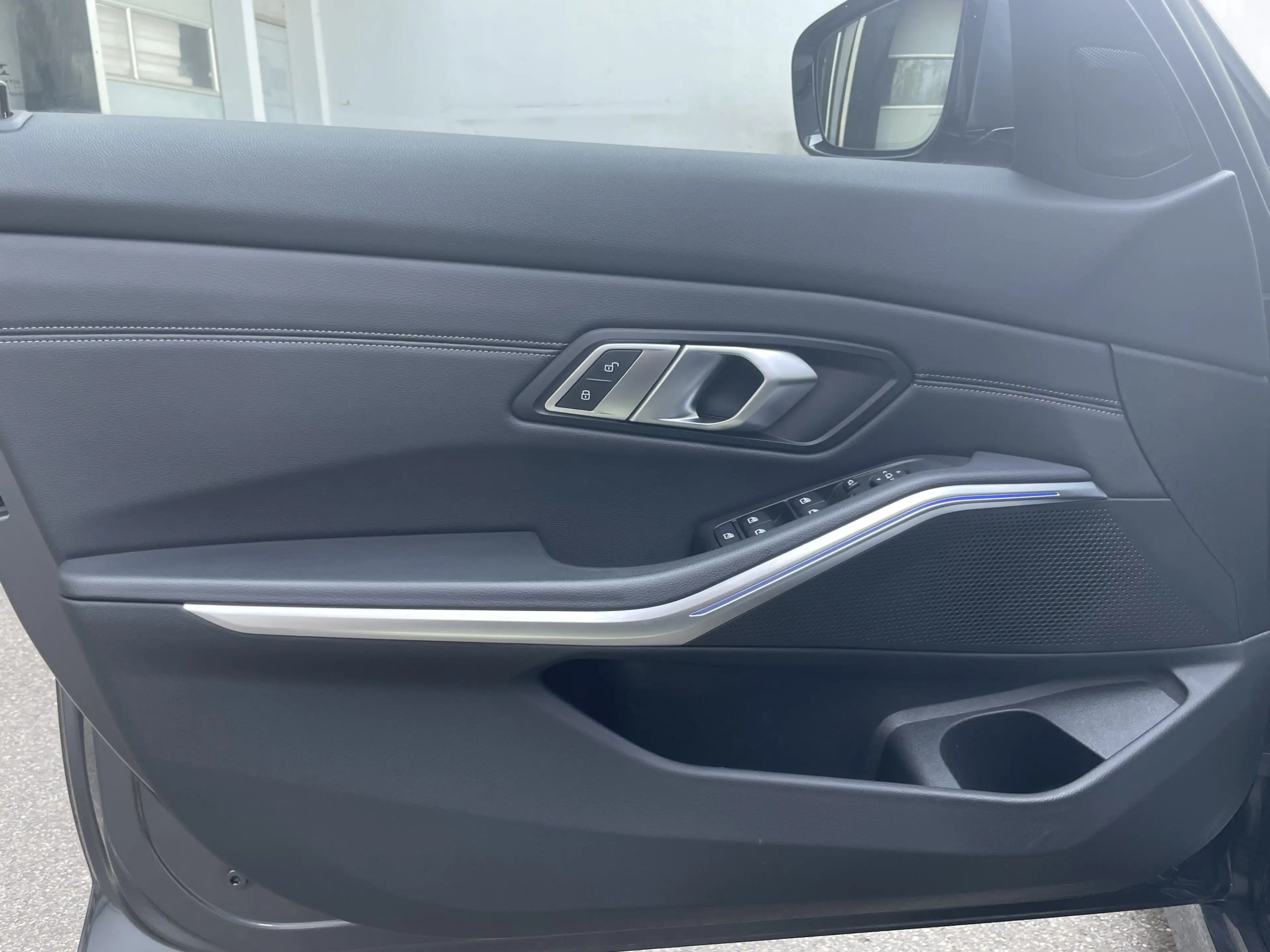 BMW 330 i Sport Line LED Live-Cockpit Ambiente AHK — photo 11