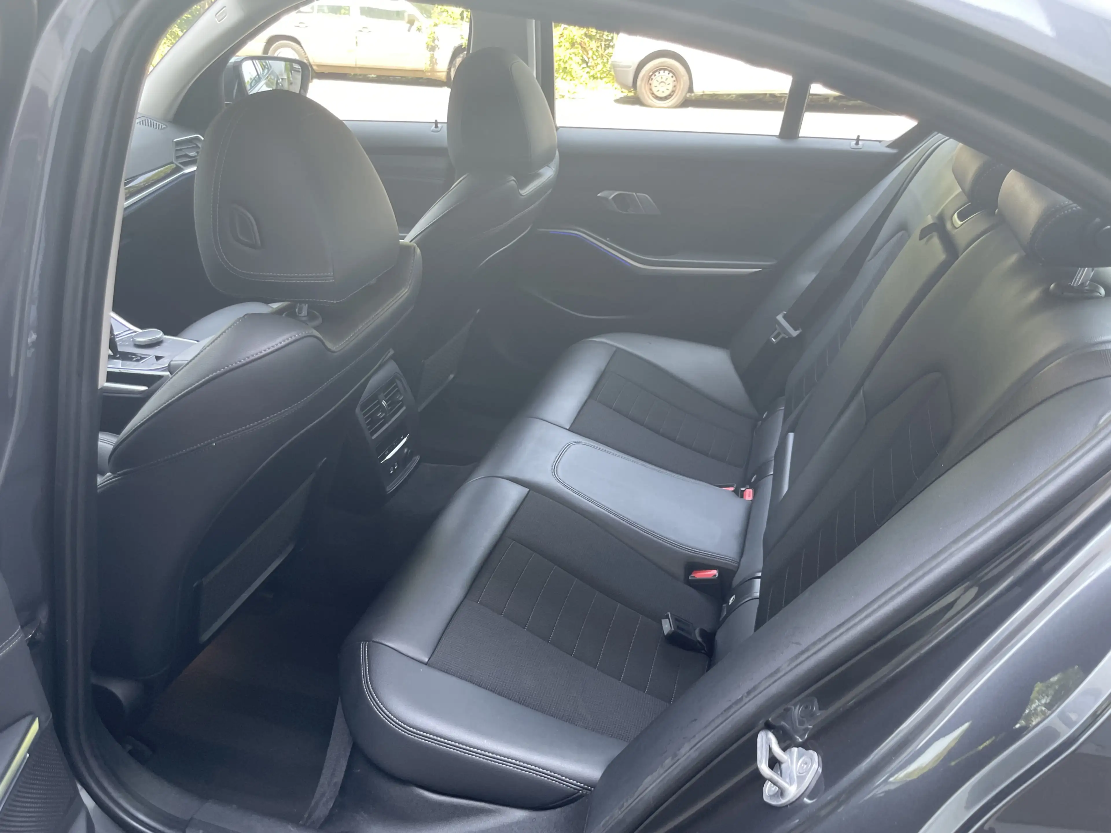 BMW 330 i Sport Line LED Live-Cockpit Ambiente AHK — photo 14