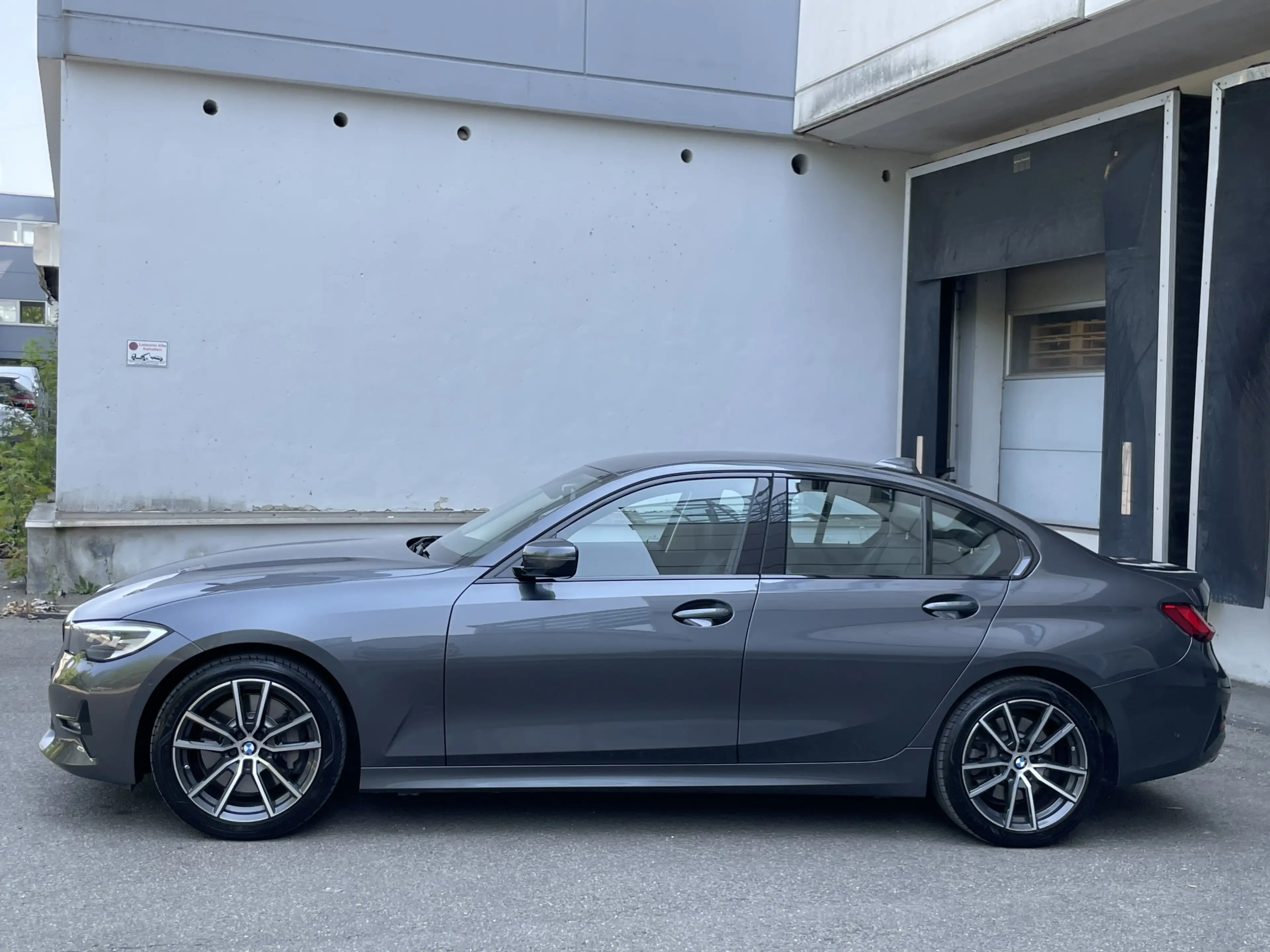 BMW 330 i Sport Line LED Live-Cockpit Ambiente AHK — photo 3