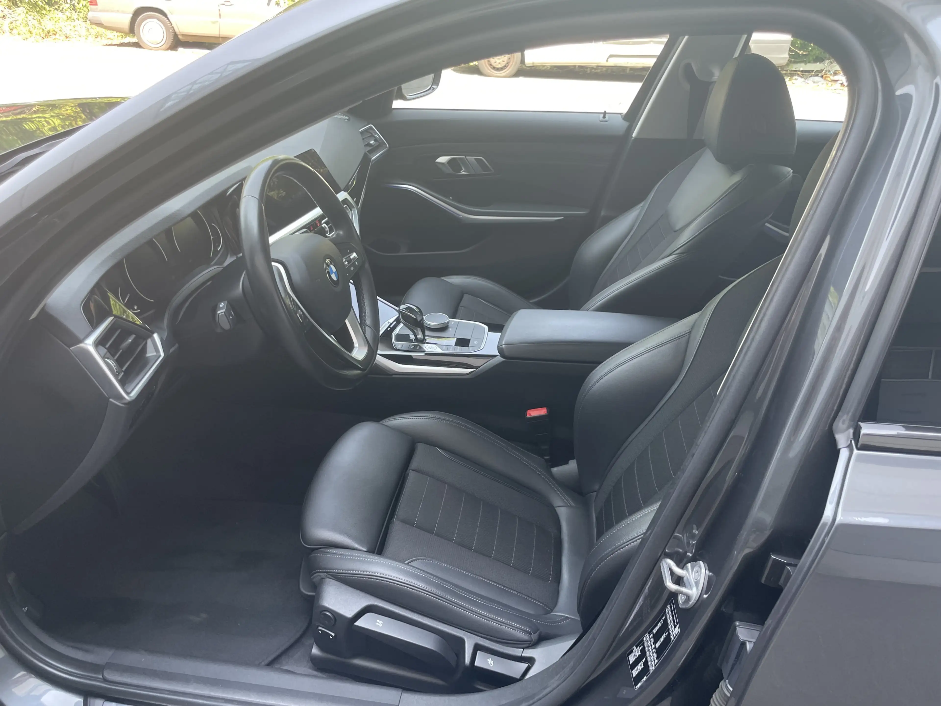 BMW 330 i Sport Line LED Live-Cockpit Ambiente AHK — photo 13