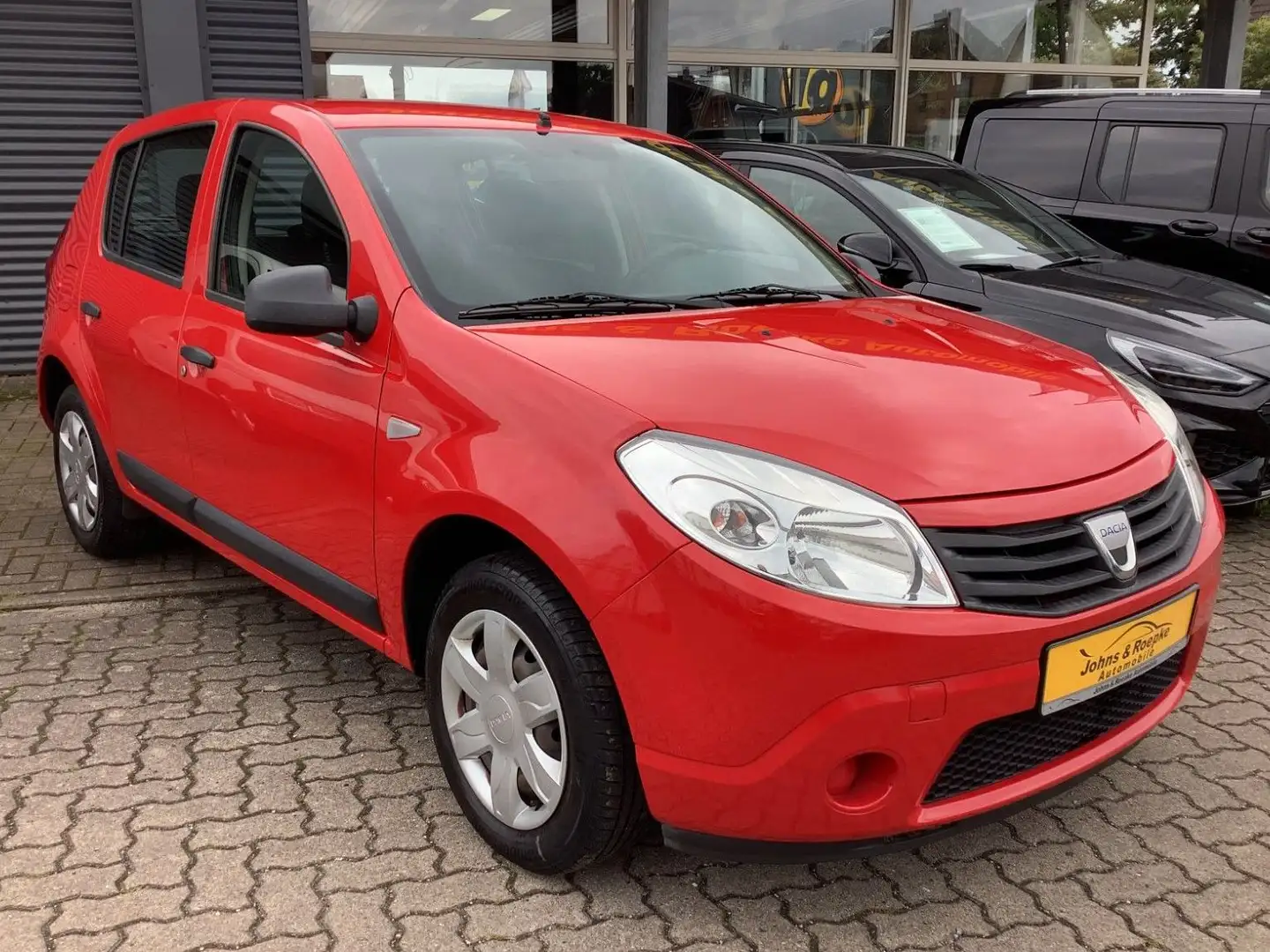 Dacia Sandero / AHK crvena - 1