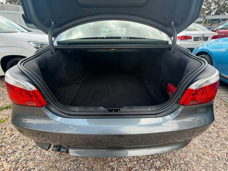 BMW 520 i A *SitzH*PANO*PDC*Klima* TÜV Neu — photo 8