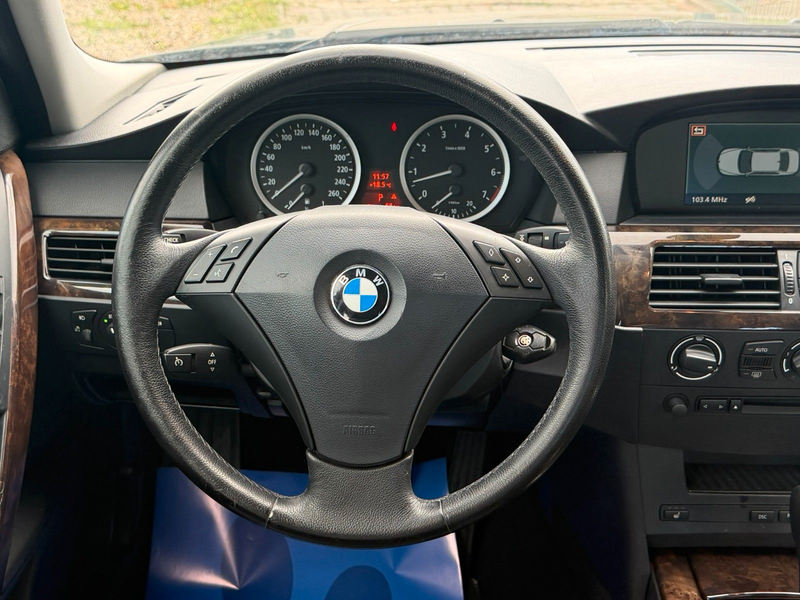 BMW 520 i A *SitzH*PANO*PDC*Klima* TÜV Neu — photo 11