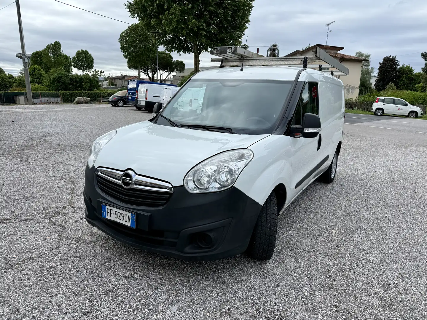 Opel Combo 1.4 turbo EcoM Van Ok NEOPATENTATI Bianco - 2