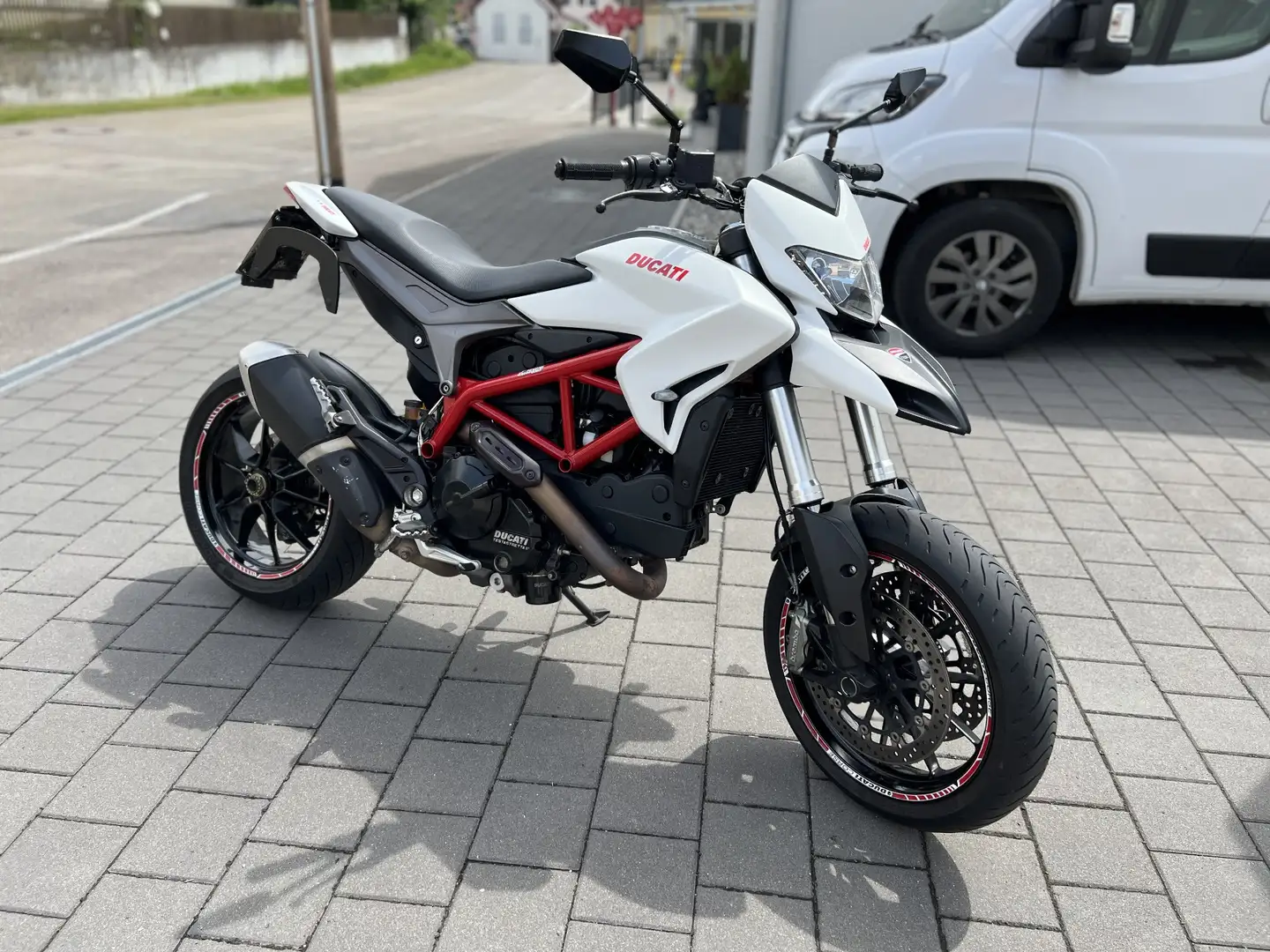 Ducati Hypermotard 821 Белый - 1
