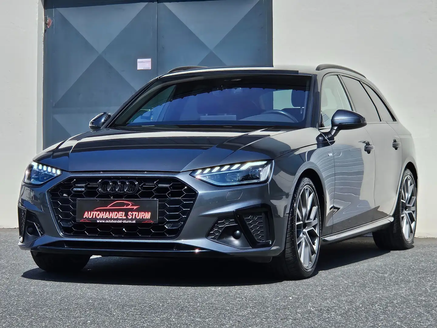 Audi A4 Avant 40TDI quattro Sline Black S-tr*Matrix*AHK* Grau - 1