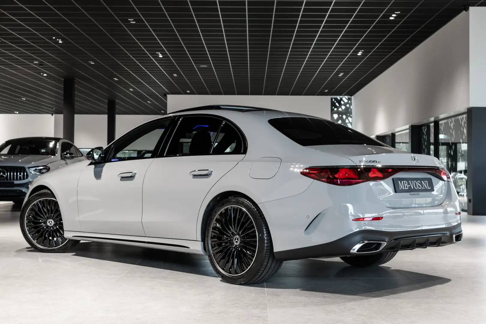 Mercedes-Benz E 400 e 4-M AMG Luchtvering|Achterasbesturing|Superscree Grau - 2
