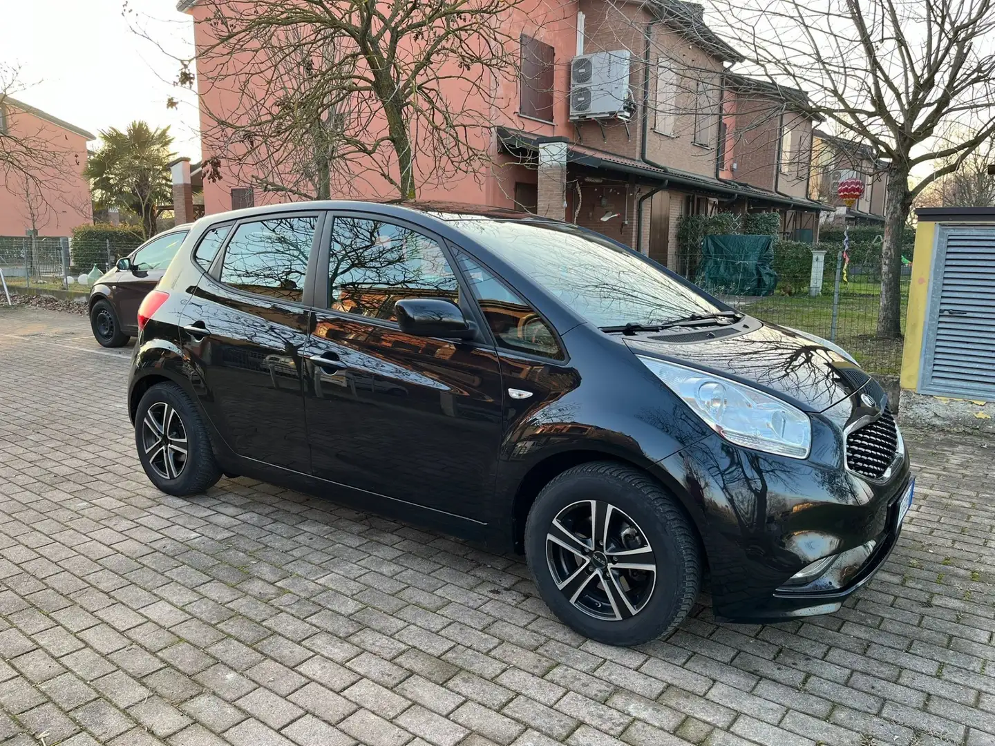 Kia Venga 1.4 Active eco Gpl E6 Negro - 1