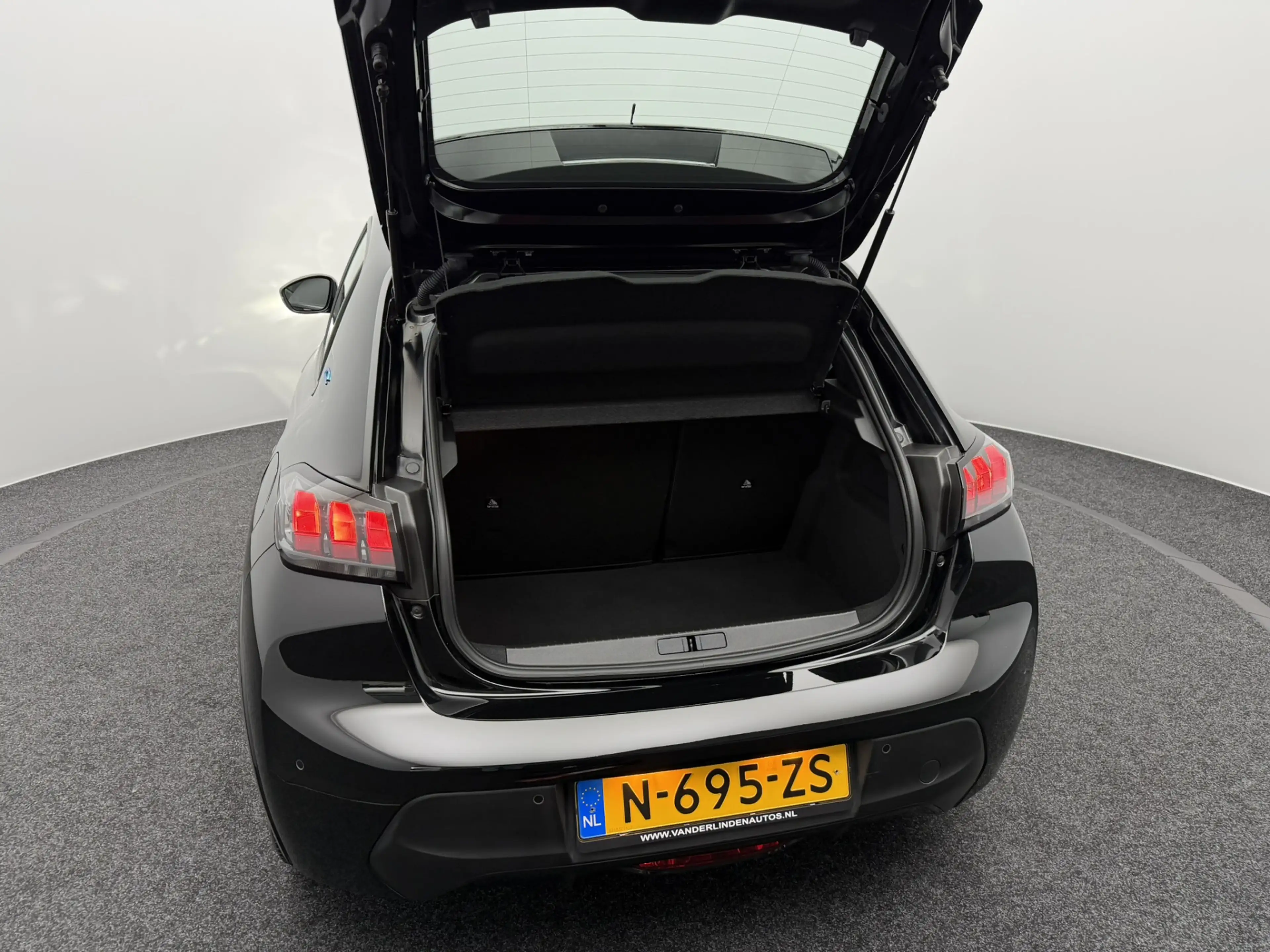 Peugeot e-208 EV Active Pack 50 kWh 3-Fase SOH 92,4% | Navigatie — photo 27