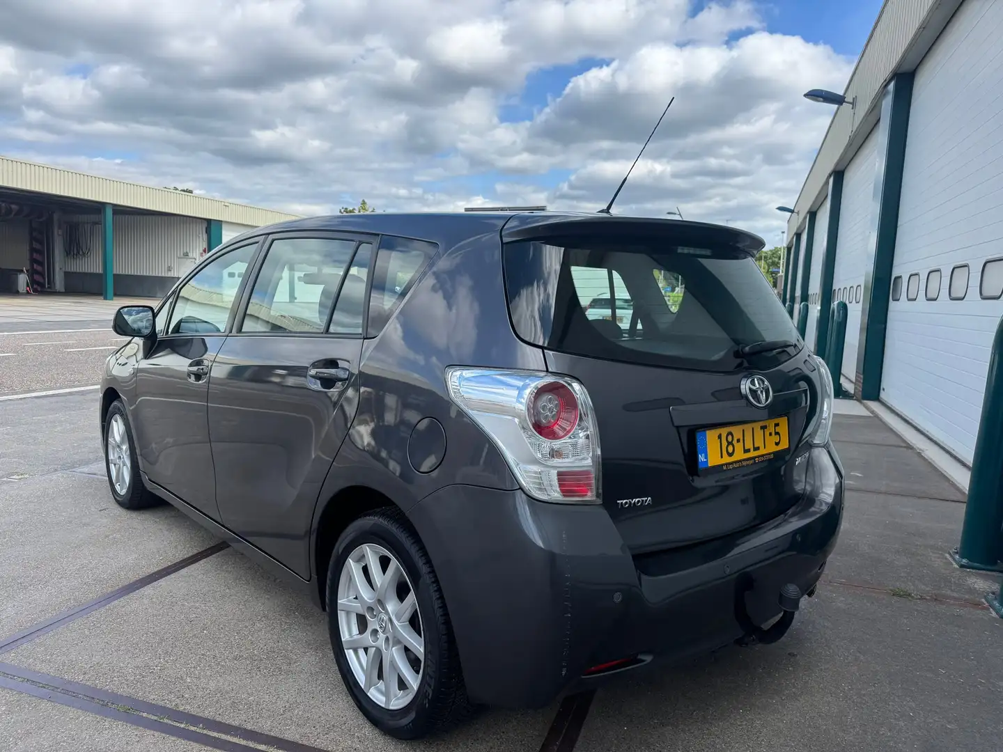 Toyota Verso 1.6 VVT-i Business Grey - 2