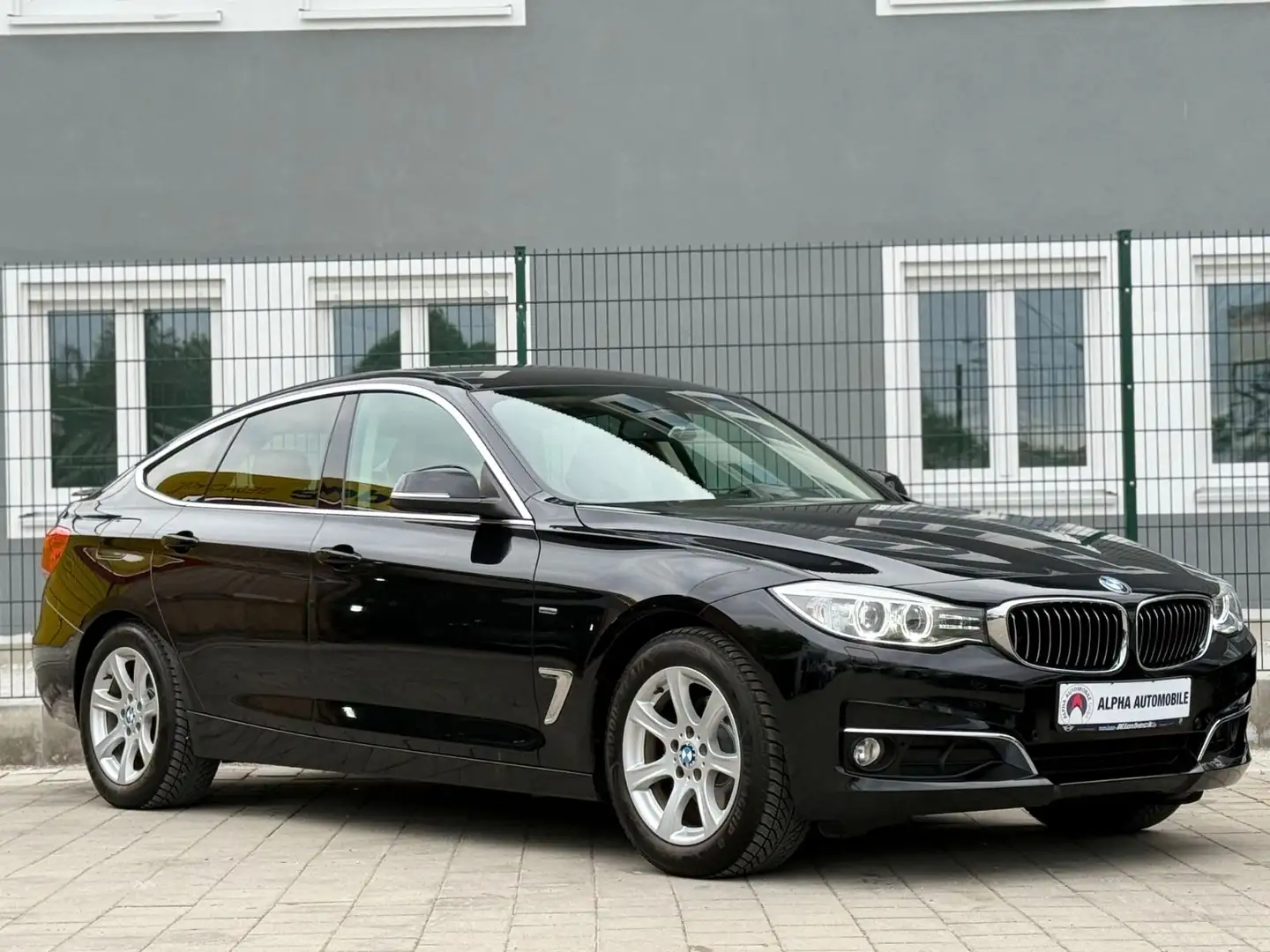 BMW 320 /Leder/Navi/ Xenon/Euro 6, Zwart - 2