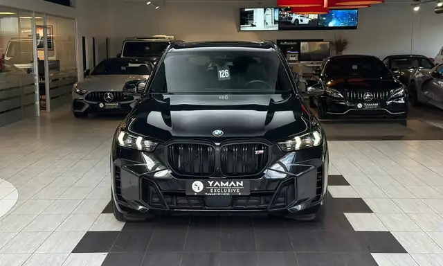 BMW X5 M view 3