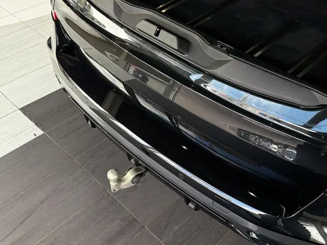 BMW X5 M view 9