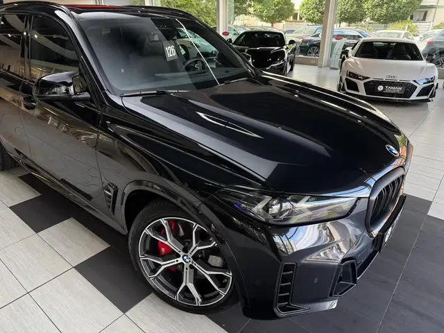 BMW X5 M view 5