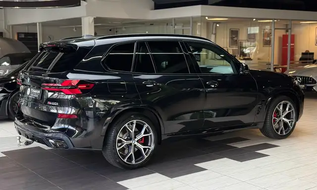 BMW X5 M view 7