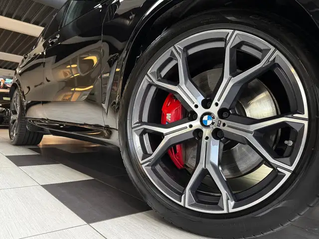 BMW X5 M view 6