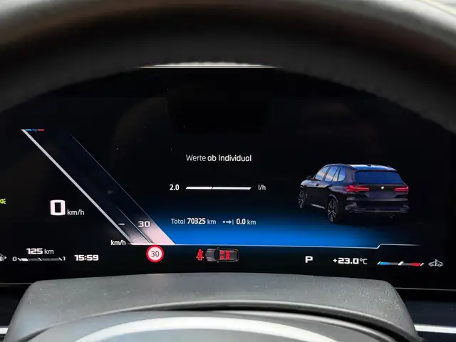 BMW X5 M view 15