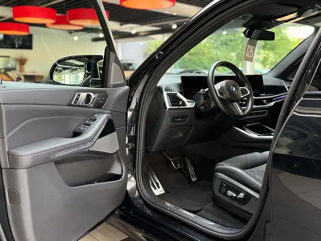 BMW X5 M view 11