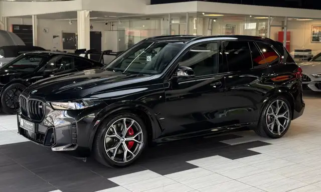 BMW X5 M view 2