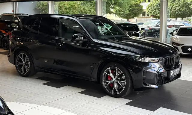 BMW X5 M view 4