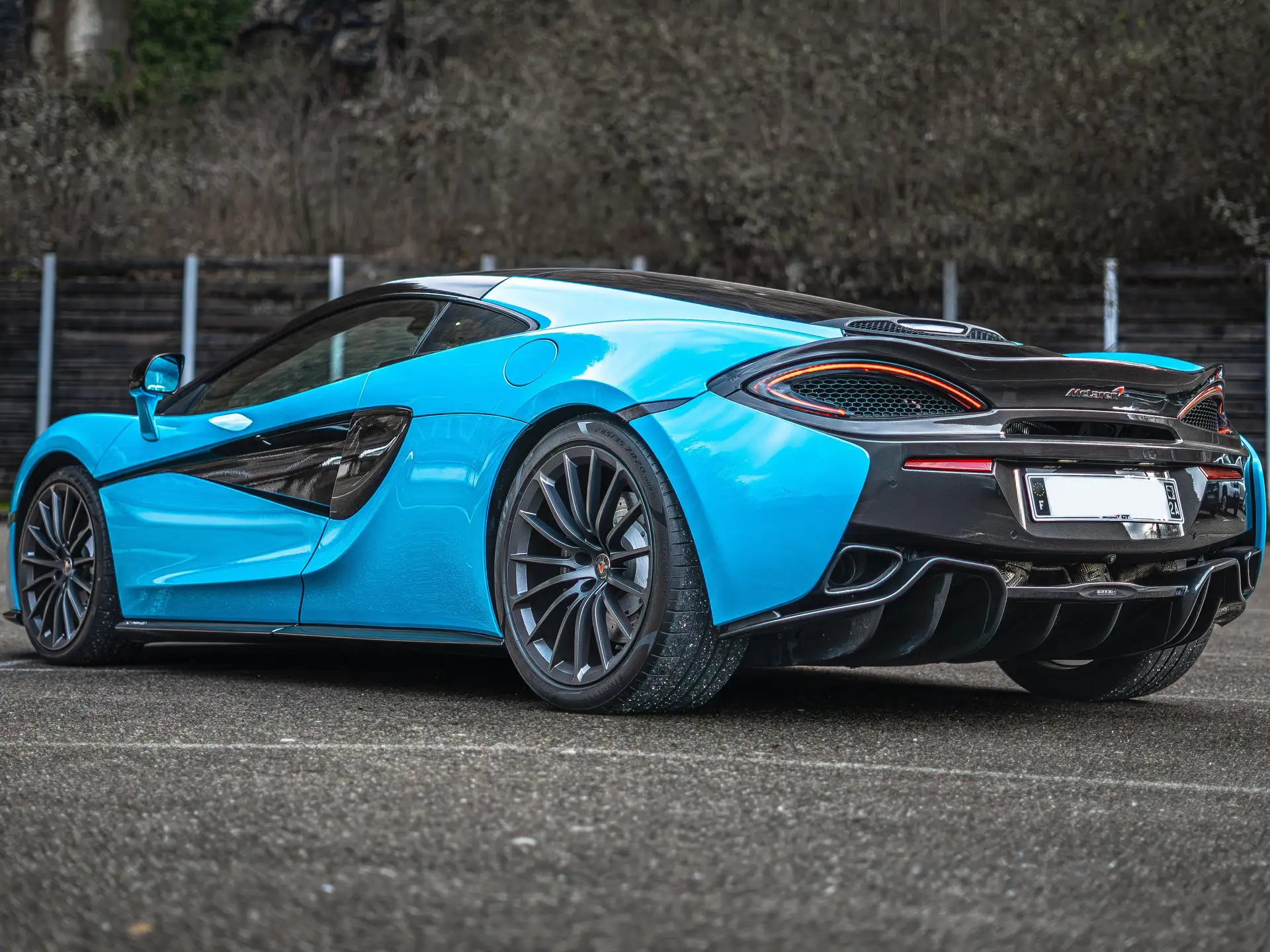 맥라렌 570 Sport Coupe 2019 청록 사진 4