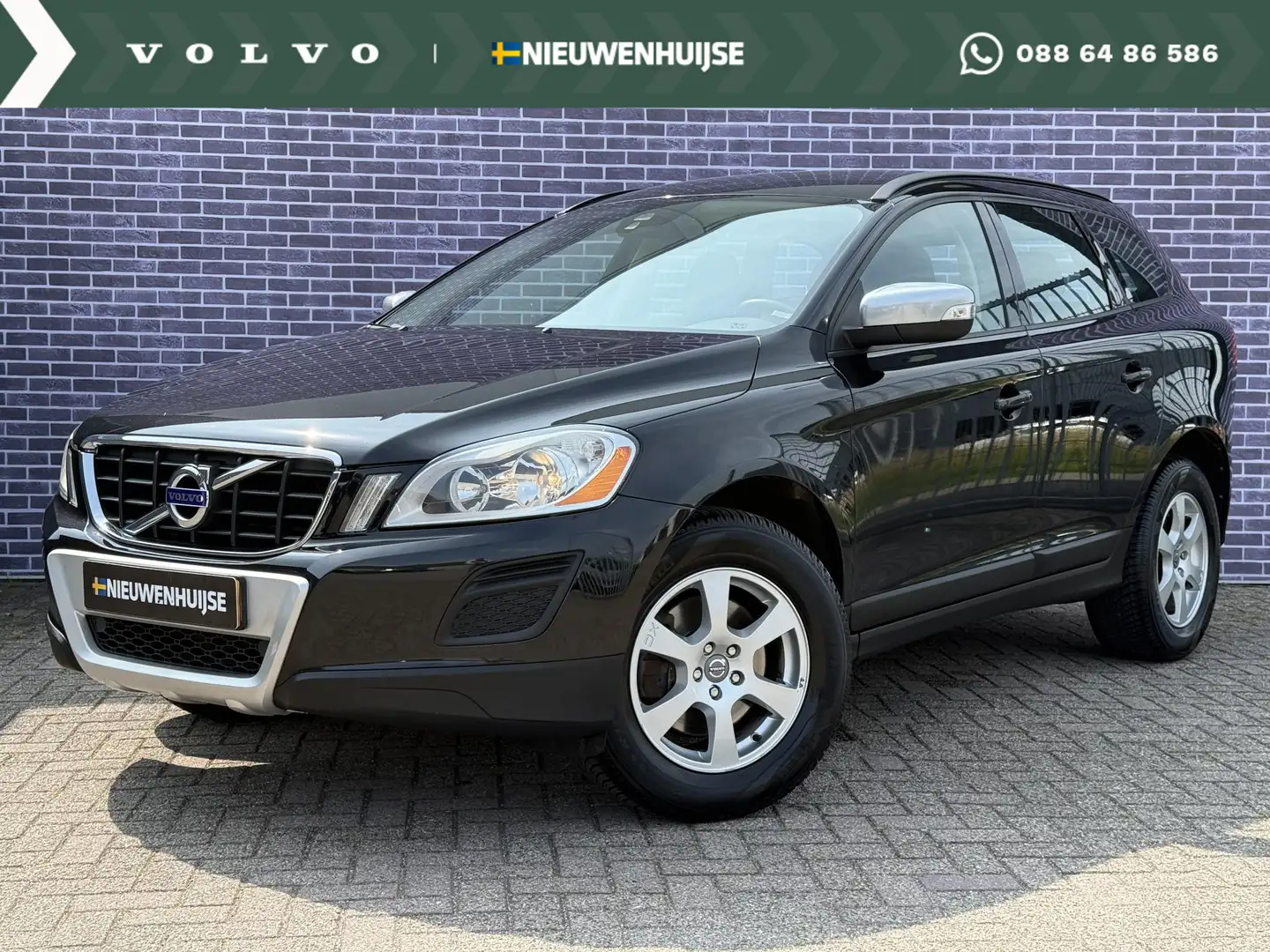 Volvo XC60 2.0 T5 Kinetic | Trekhaak | Parkeersensoren | All Zwart - 1