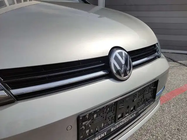 Volkswagen Golf view 6