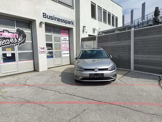 Volkswagen Golf view 3