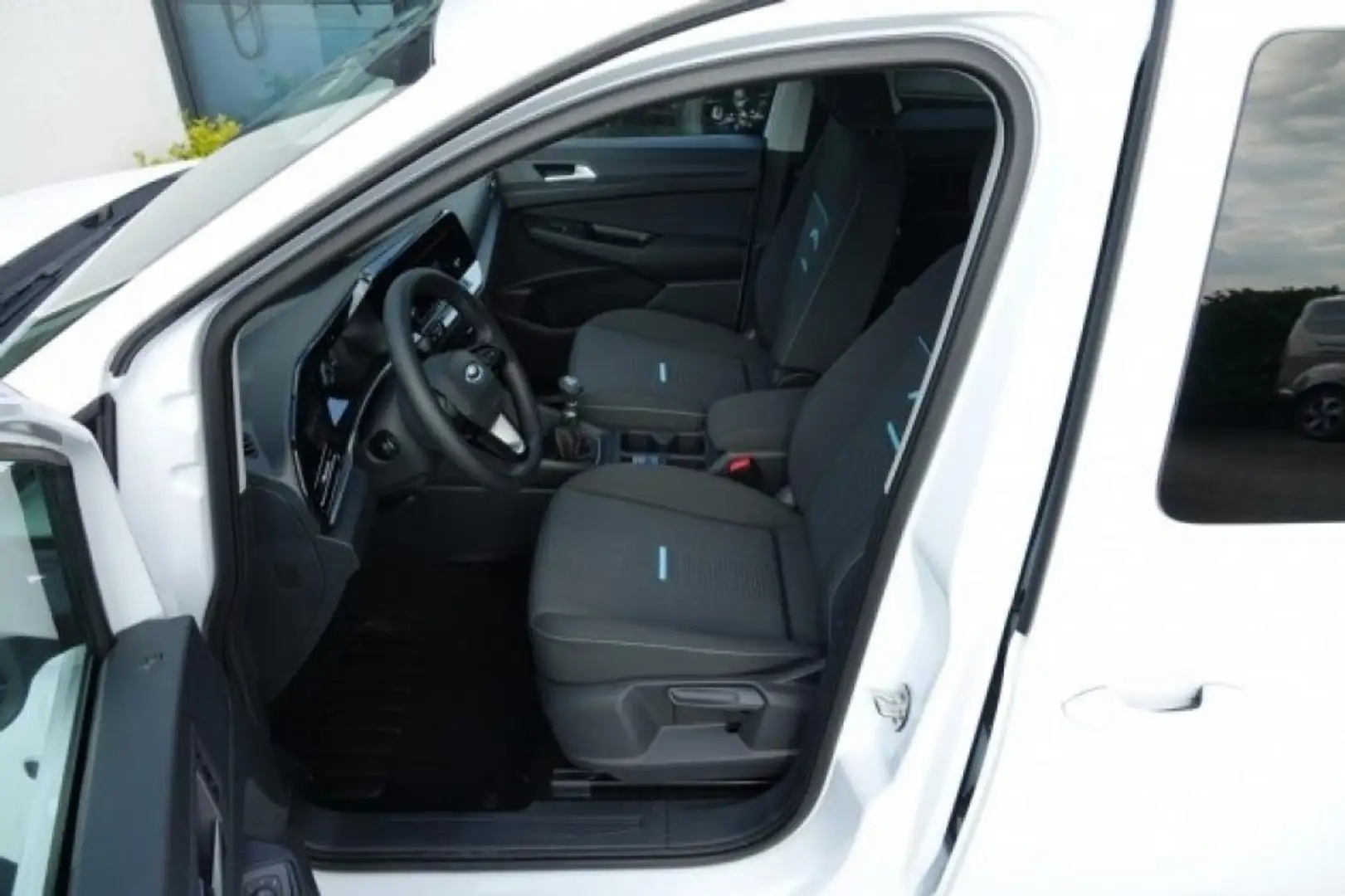 Ford Tourneo Connect 2.0 EcoBlue 122 CV Active Bianco - 2