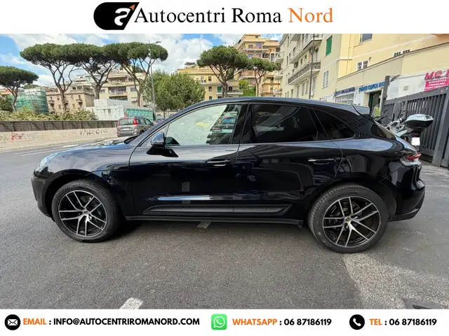 Porsche Macan view 3