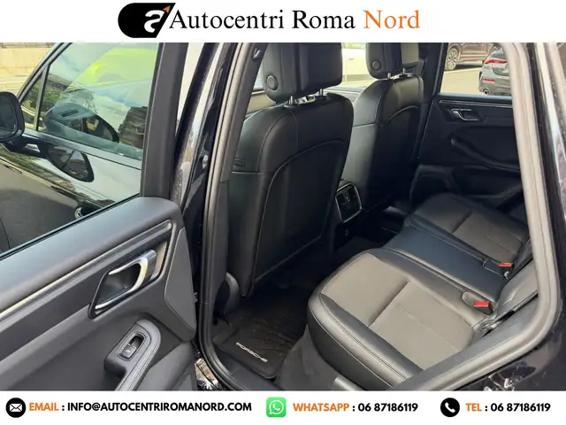 Porsche Macan view 14