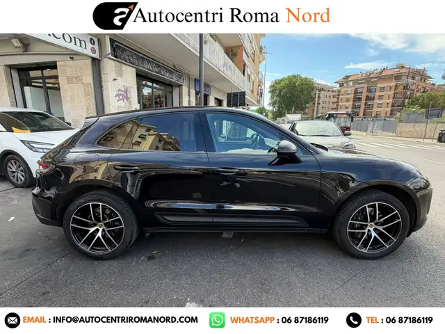 Porsche Macan view 11