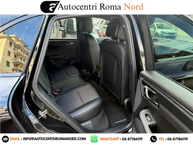 Porsche Macan view 15