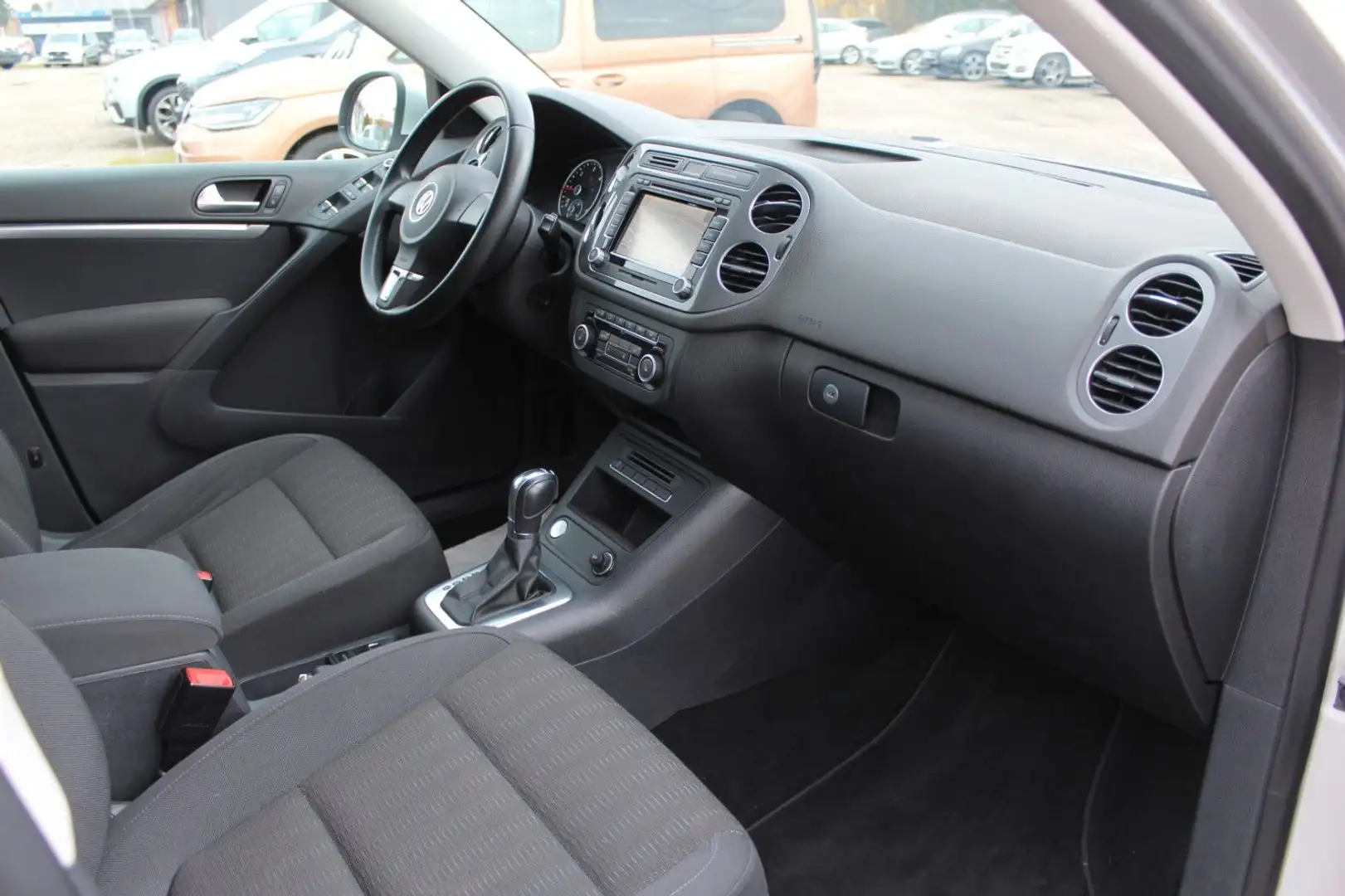 Volkswagen Tiguan Sport & Style 4Motion 2.0 TDI*2.Hd.*So+Wi Silber - 2