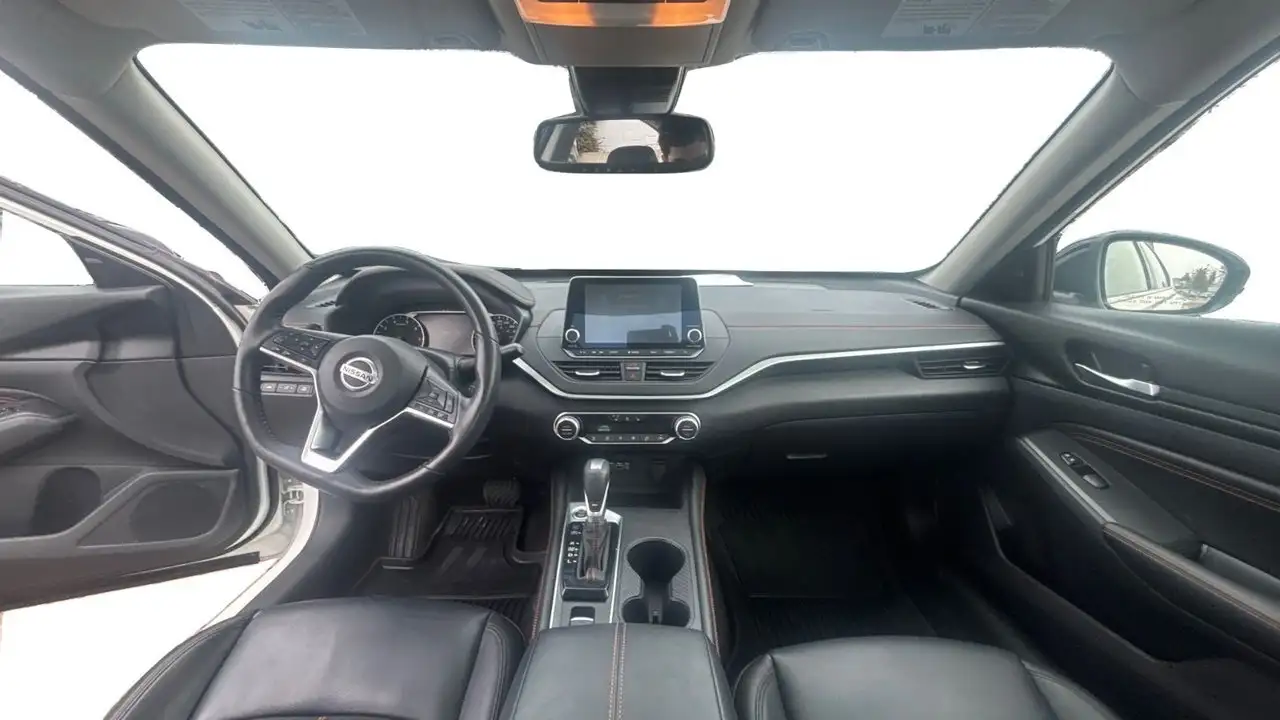 Nissan Altima снимка Nissan Altima