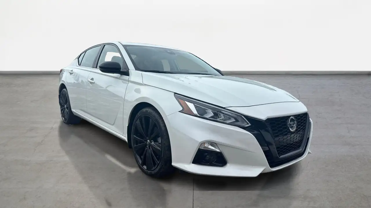 Nissan Altima снимка Nissan Altima