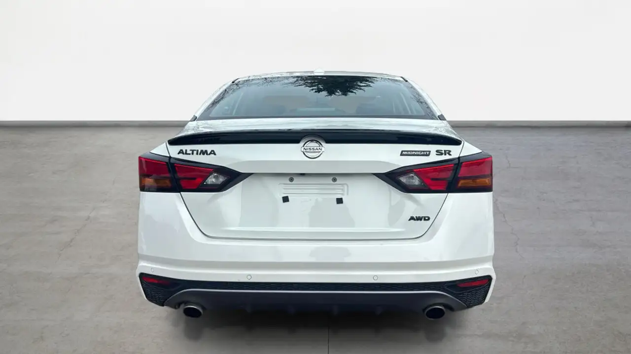 Nissan Altima снимка Nissan Altima