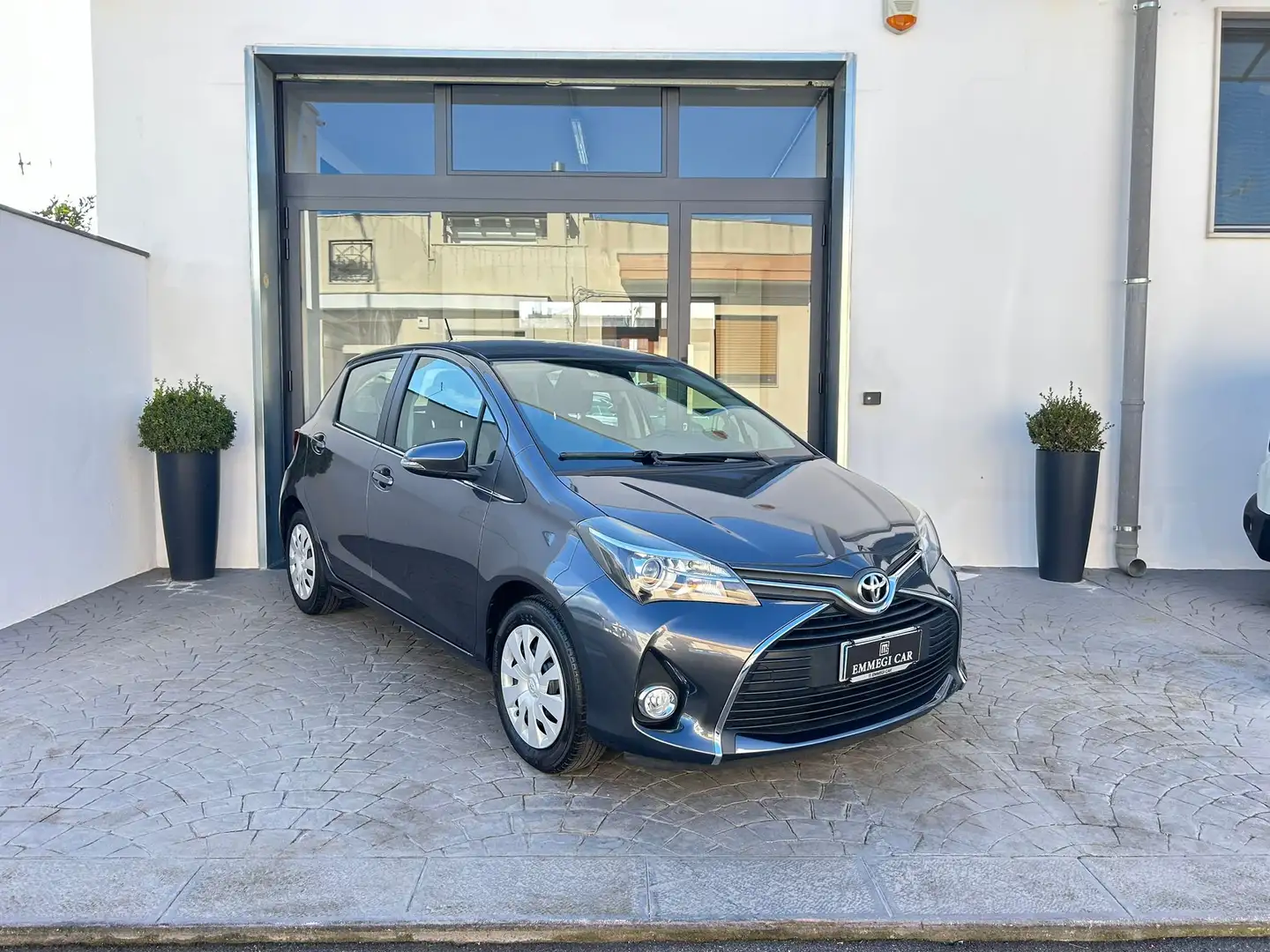 Toyota Yaris 1.0 51Kw 5P LOUNGE RET-2015 Grigio - 1