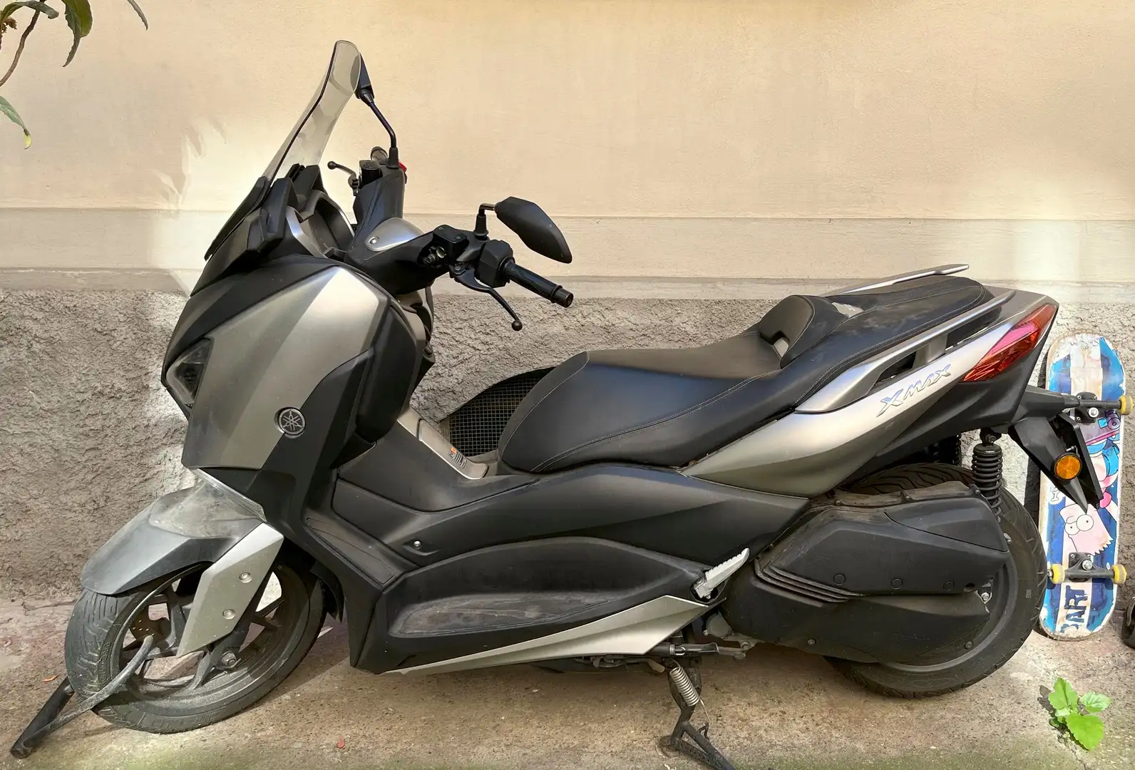 Yamaha X-Max 300 Šedá - 1