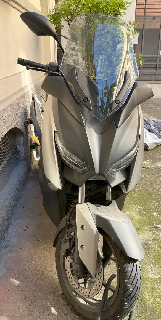 Yamaha X-Max 300 Šedá - 2