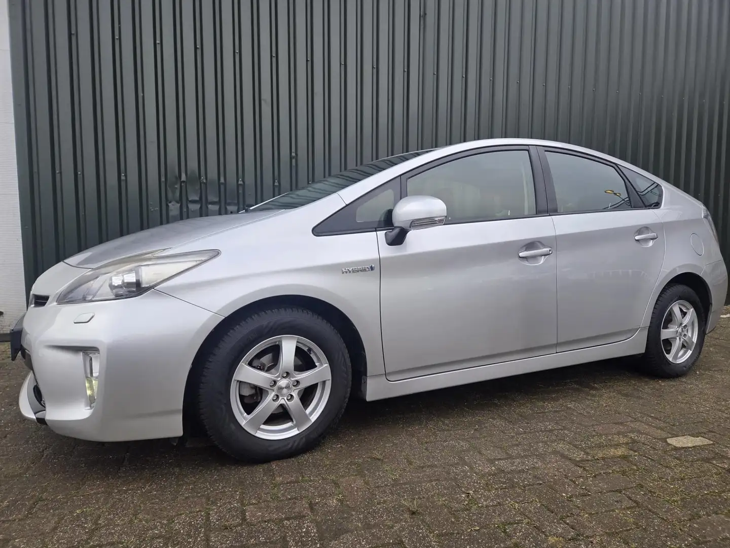 Toyota Prius 1.8 Dynamic Dealer Onderhouden NL Auto Zilver - 2