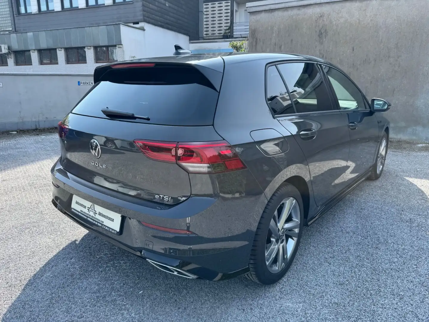 Volkswagen Golf VIII Lim. R-Line We Connect LED Digital Ta. Grau - 1