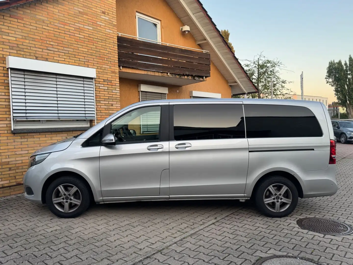 Mercedes-Benz V 220 Lang 8-Sitzer+CAM+Temp+WR+PDC+NAVI Argintiu - 2