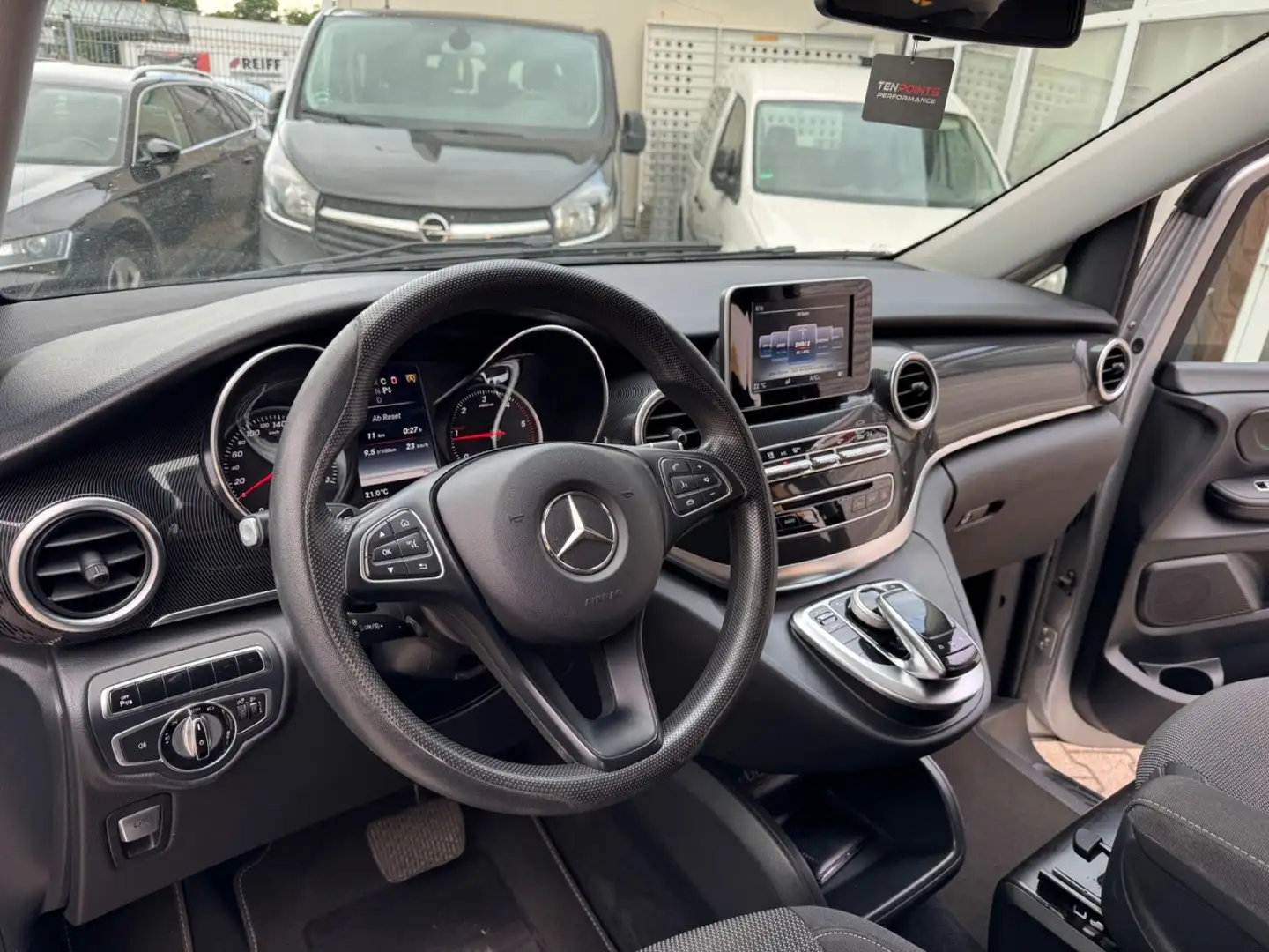 Mercedes-Benz V 220 Lang 8-Sitzer+CAM+Temp+WR+PDC+NAVI Argent - 1