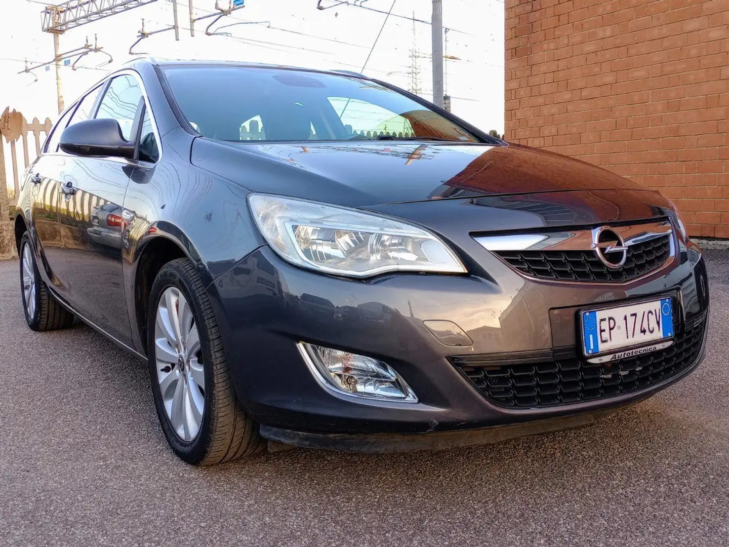 Opel Astra Astra IV 2010 5p 1.4 Cosmo 100cv Grigio - 1