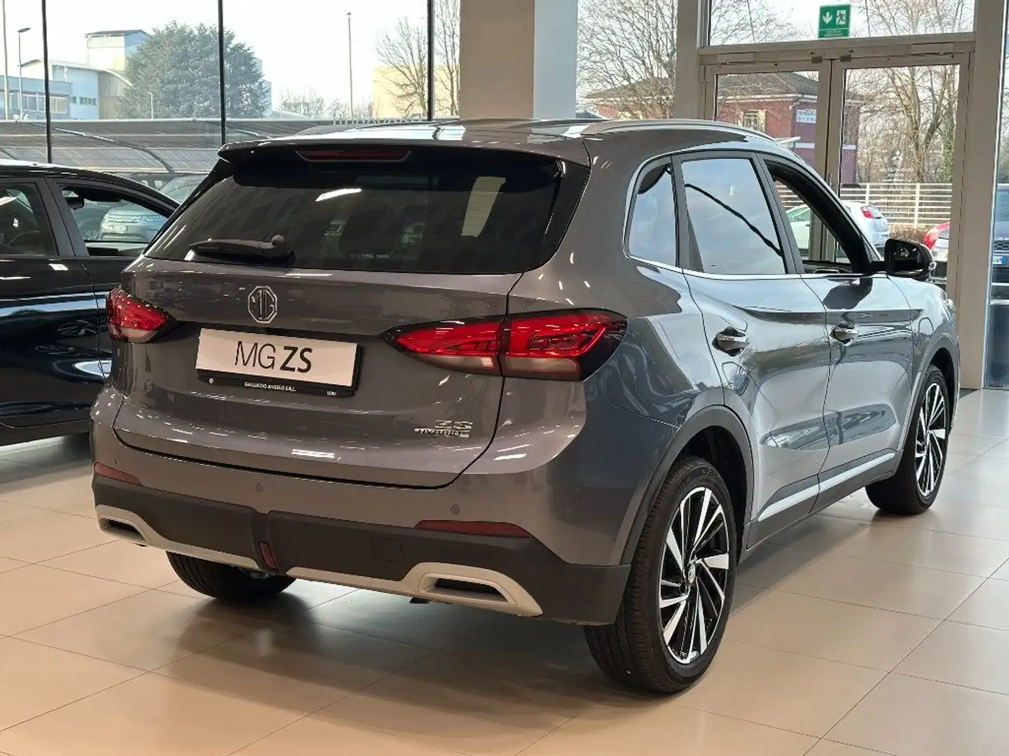 MG ZS 1.5 Hybrid+ Luxury Grau - 2
