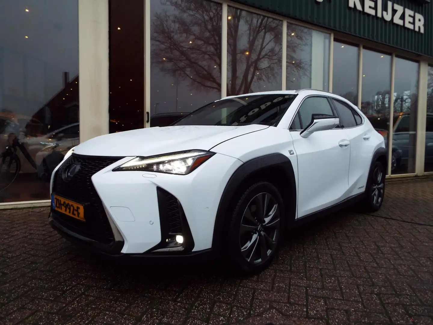 Lexus UX 250h F Sport First Edition NL AUTO-TREKHAAK-LEER-STUURV Wit - 2